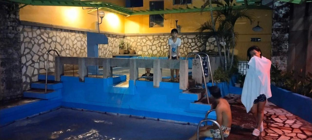 2 Hotel Saleh Angeles Εξωτερικό φωτογραφία