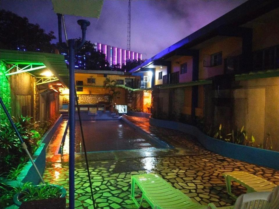 2 Hotel Saleh Angeles Εξωτερικό φωτογραφία